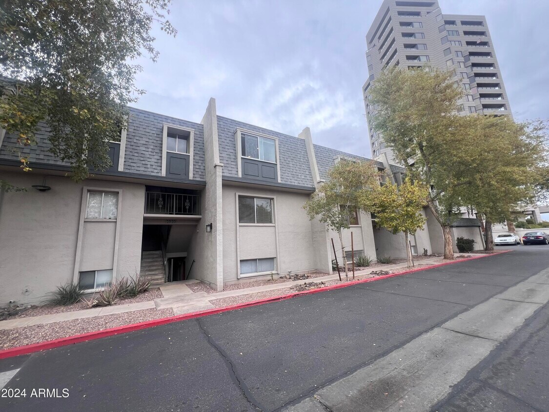 Primary Photo - 1010 E Osborn Rd
