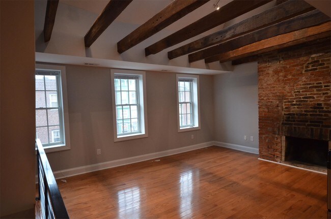 Building Photo - 608 S 3rd St