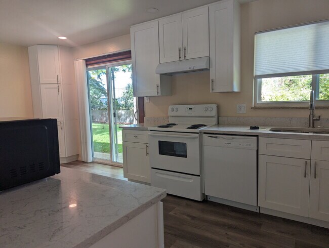 Foto del edificio - Super location in Martin Acres Neighborhood!