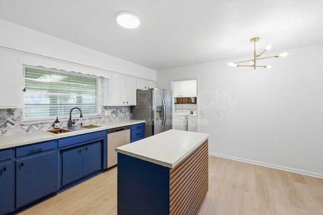 Foto del edificio - 2860 Cedarcrest Dr