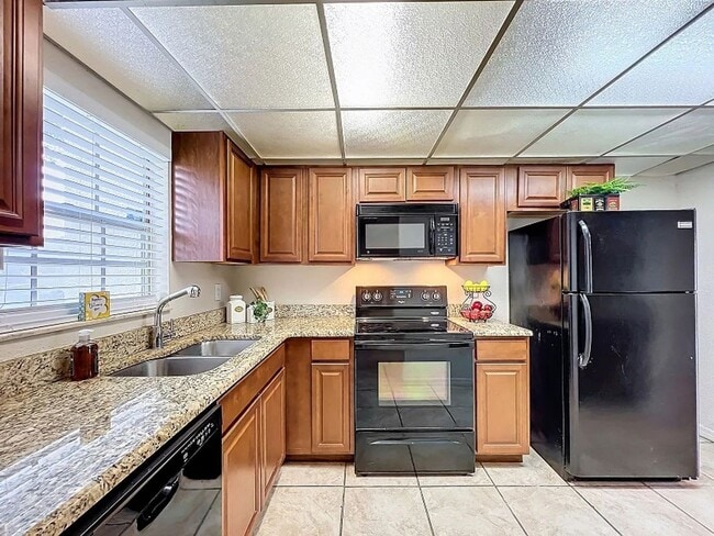 Building Photo - Charming 2BR Condo in Brandon