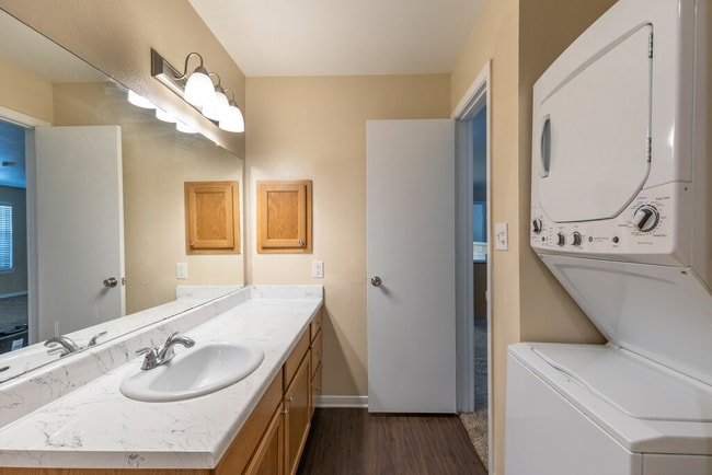 guest bath wd.jpg - Park at Walkers Landing