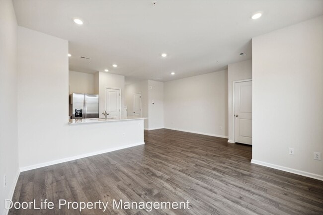 Building Photo - 3 br, 2.5 bath House - 149 S. Harner Blvd