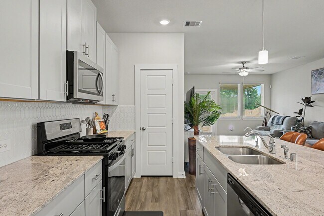 Foto del edificio - 1701 Cayden Oak Ln