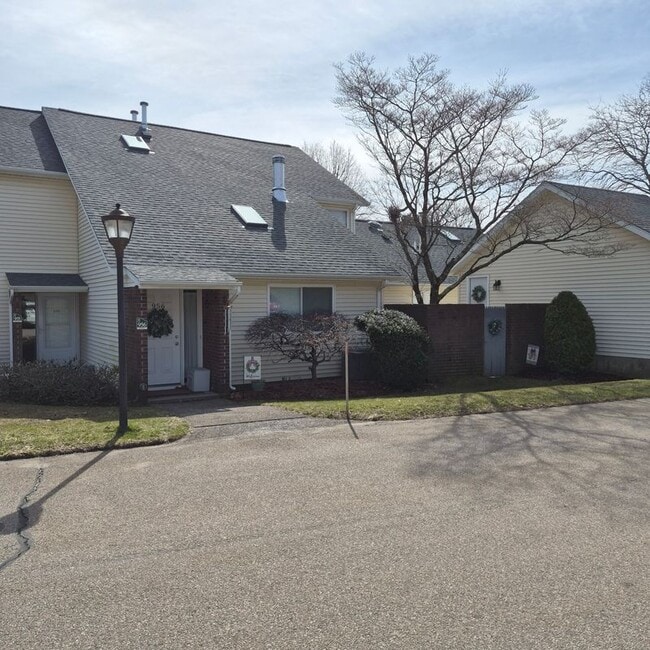 Building Photo - 956 Brighton Way