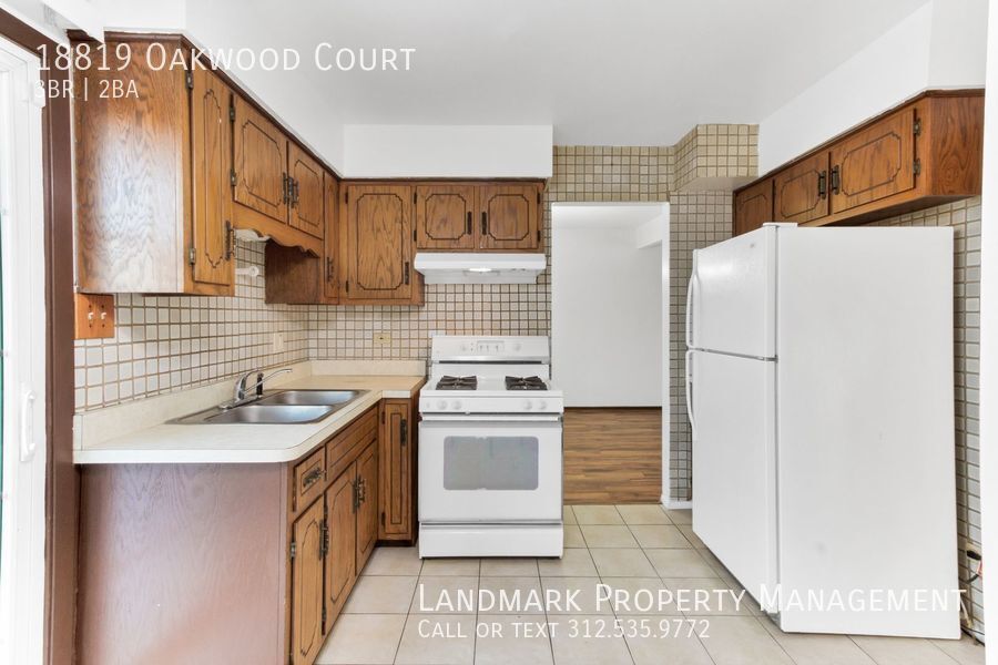 Foto principal - 18819 Oakwood Court, Country Club Hills