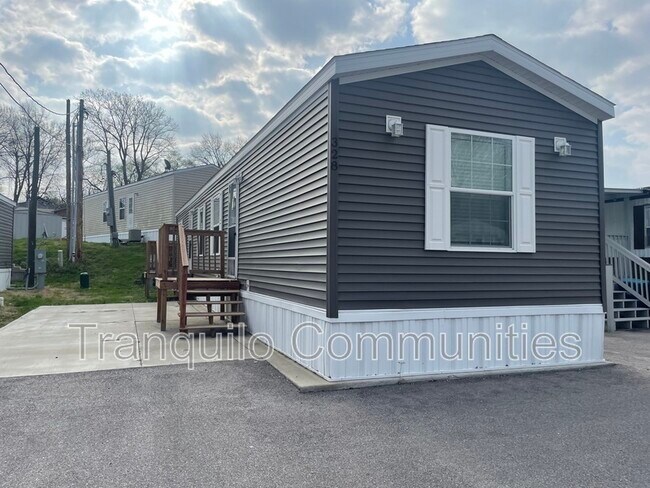 Foto del edificio - 328 Oakleaf Dr
