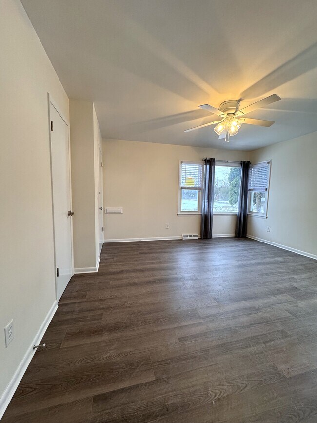 Foto del edificio - 2023 Burton Ave