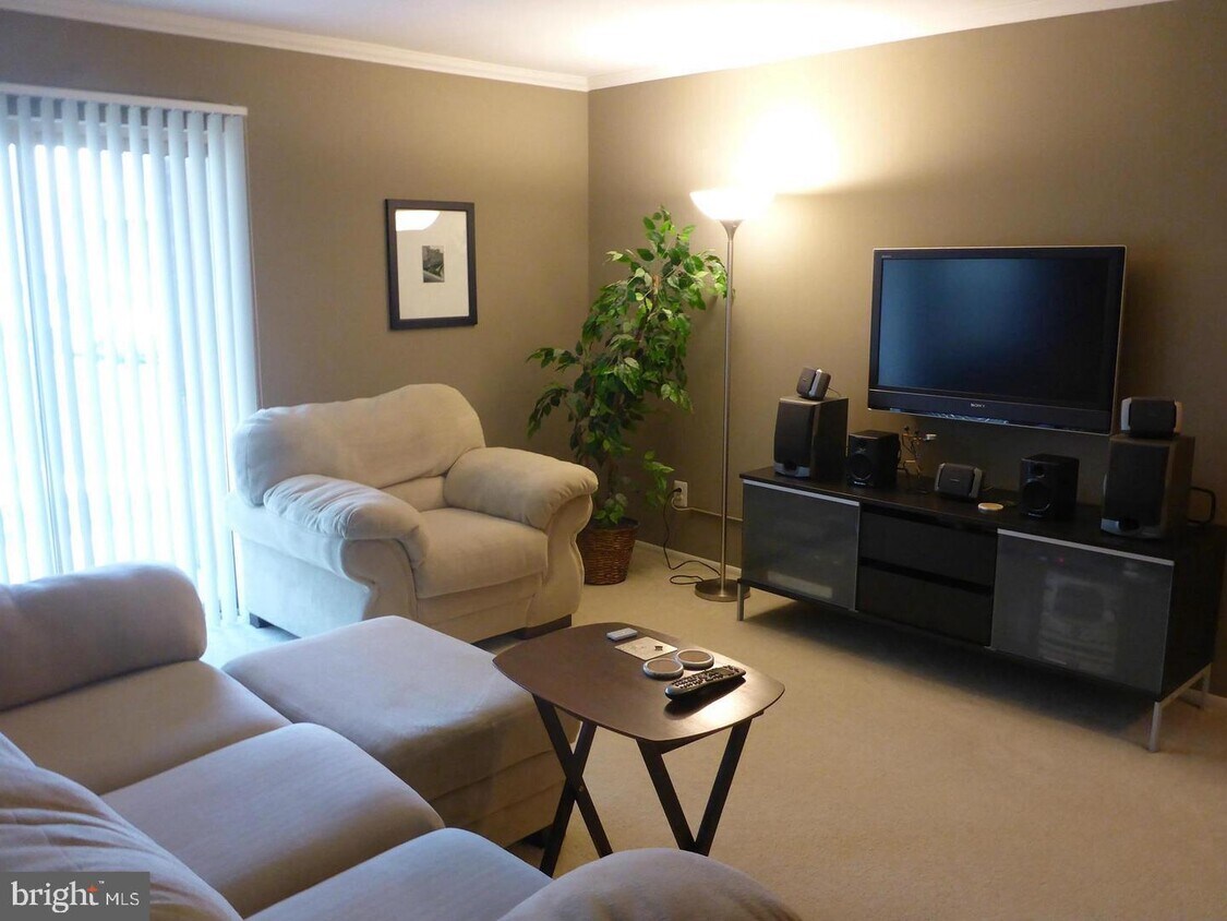 Foto principal - 1715 Ascot Way
