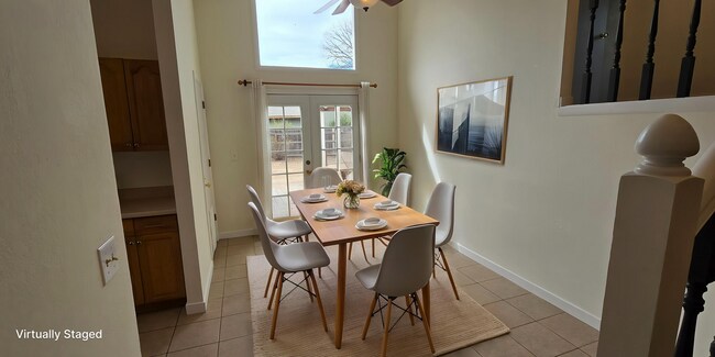 Foto del edificio - Charming Tri-Level 4-Bedroom on Corner Lot just steps to Waneka Lake & Coal Creek Trail