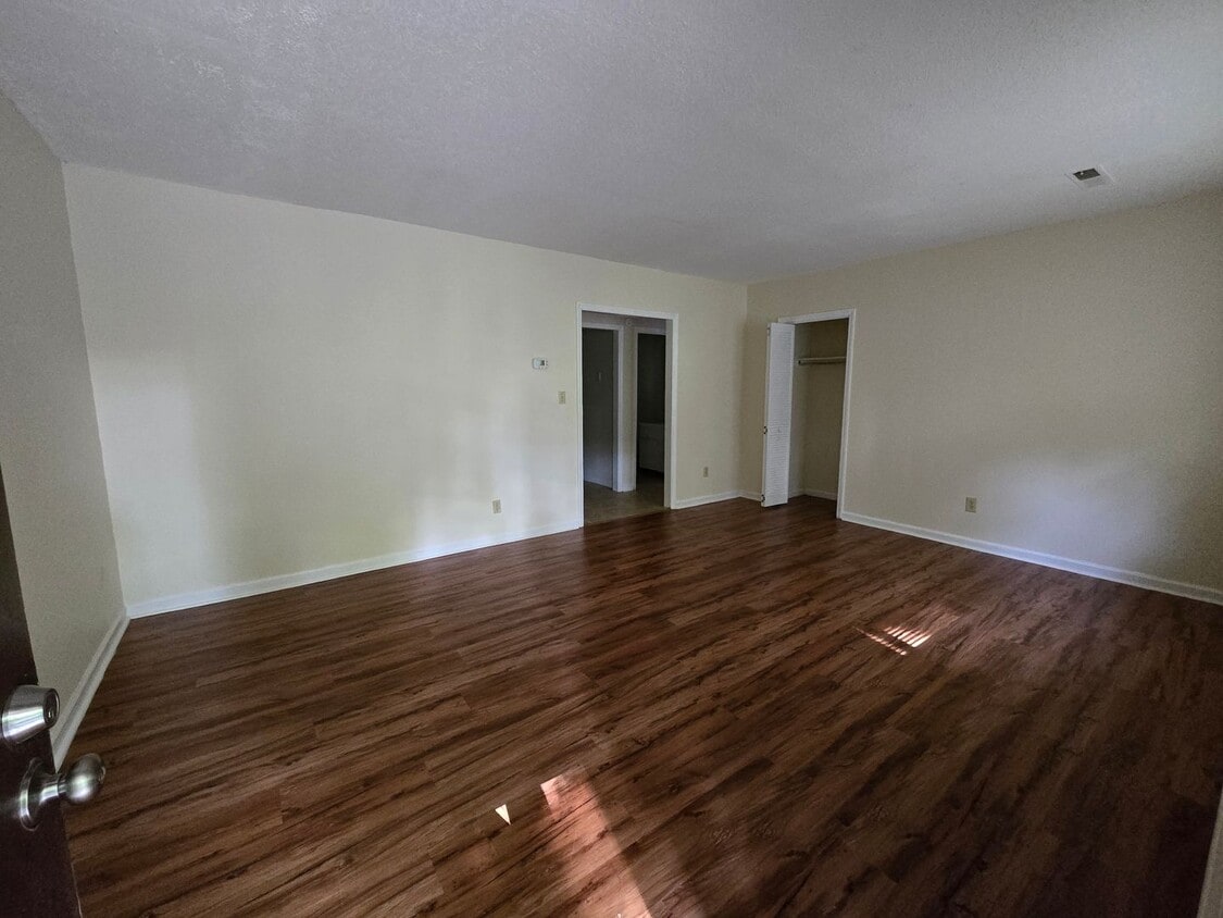 14291431 Spruce St Ext Unit 5, Martinsville, VA 24112 Room for Rent