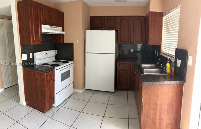 Foto del edificio - 1453 SW 3rd St