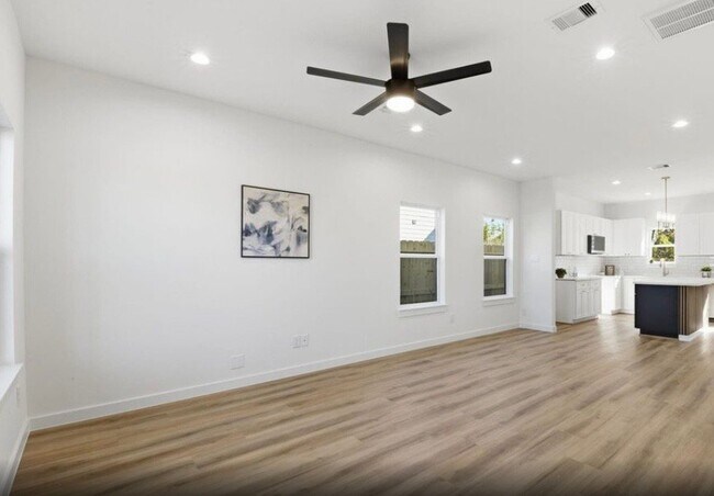 Foto del edificio - 7958 Henson St