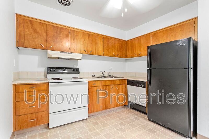 Foto del edificio - 1420 SW Bertha Blvd
