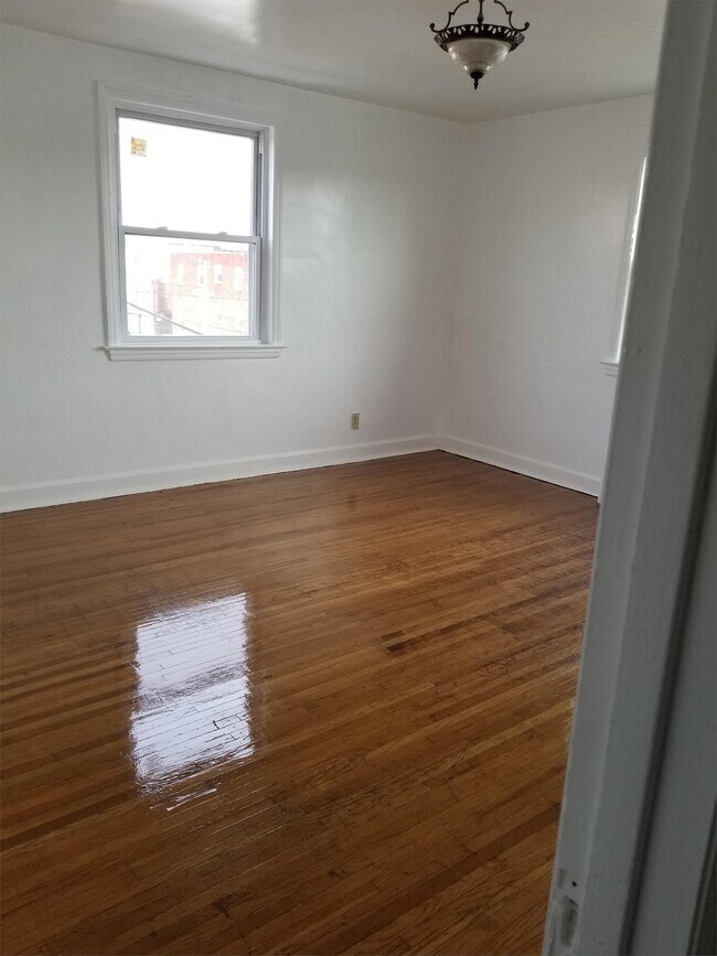Building Photo - 1151 Levick St