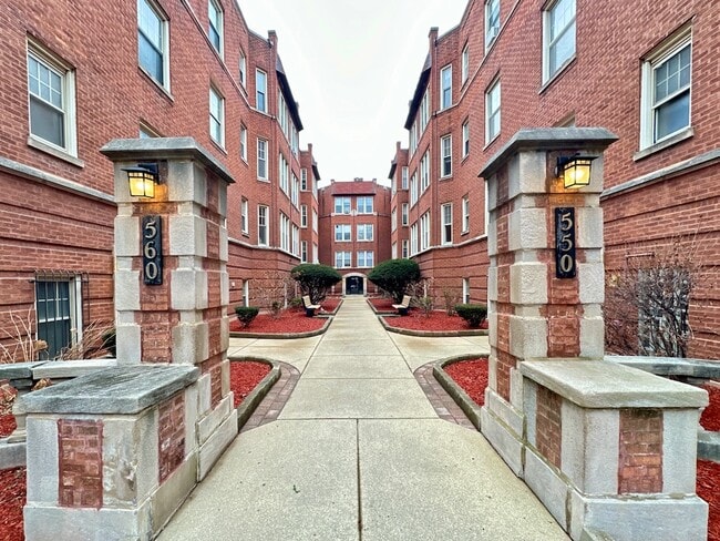 Building Photo - 434 W Aldine Ave