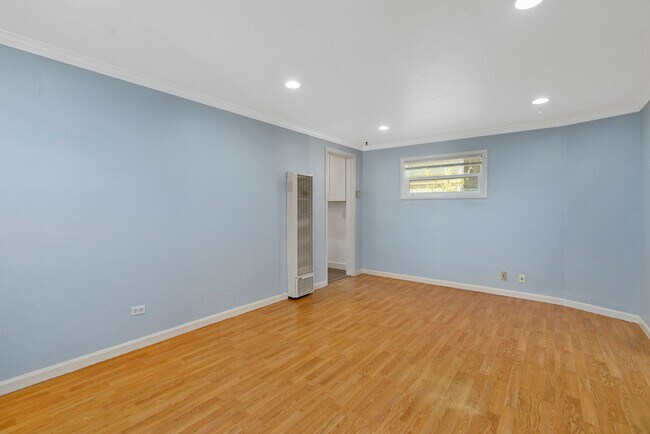 Building Photo - 2164 Alameda Ave