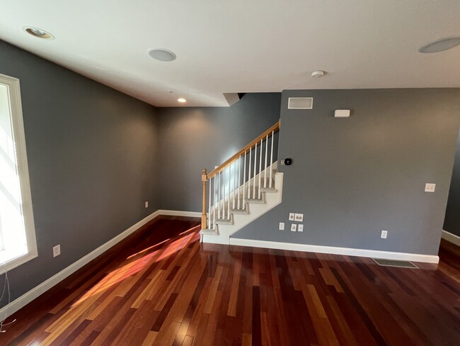 Living area - 1039 Islington St