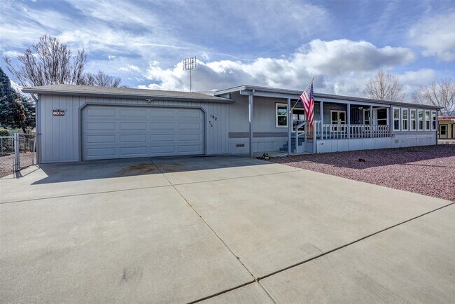 Building Photo - Price Reduced: 2 Bedroom, 2 Bath Home in 5...