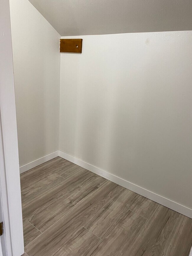 Building Photo - 225 Clermont St