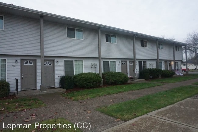 Building Photo - 3510 Oak St SE
