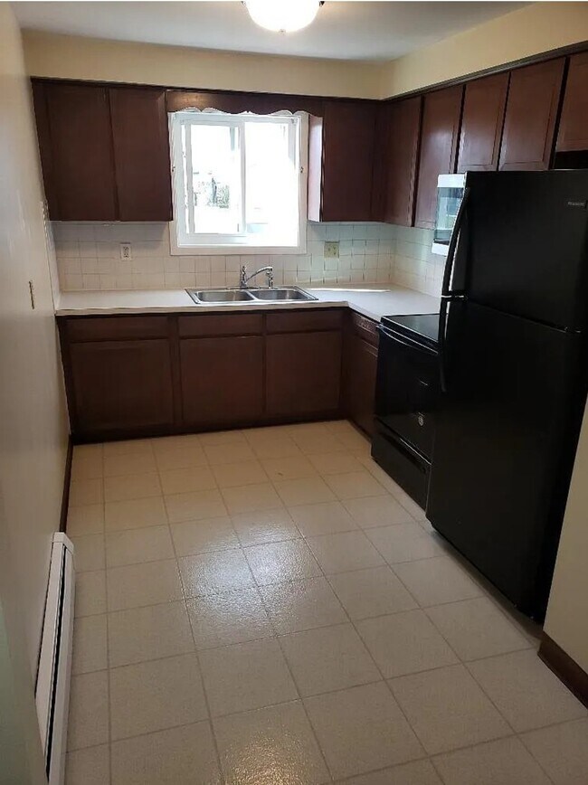 Foto del edificio - 320 Meadow Dr
