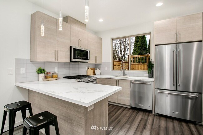 Building Photo - Beacon Hill Living: Contemporary Townhome ...