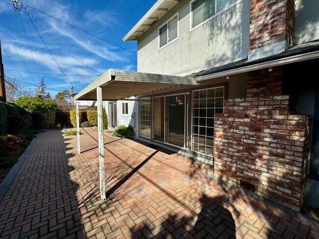 Foto del edificio - 5059 Bel Estos Dr