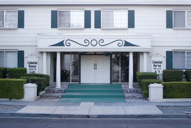 Foto del edificio - Colonial House South