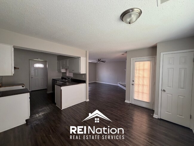 Foto del edificio - Move-In Ready 3BR/2BA Home in 38133 - Hardwood Floors & Great Storage