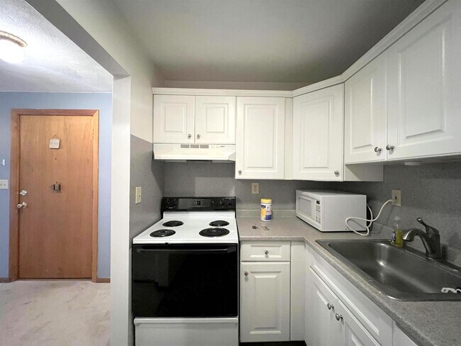 Building Photo - 25 Linden Ave
