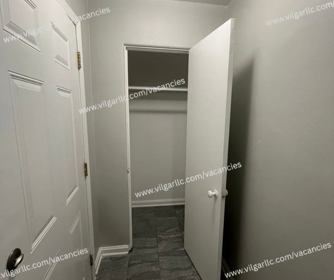 Foto del edificio - Spacious & Updated 2 large bedrooms & 2 fu...