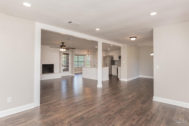 Foto del edificio - 8238 Li Fair Dr