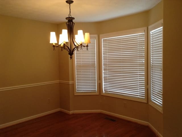 Foto del edificio - 1212 Wembley Ct