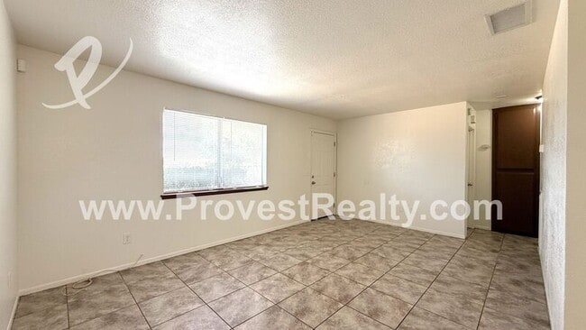 Foto del edificio - 13136 Navajo Rd