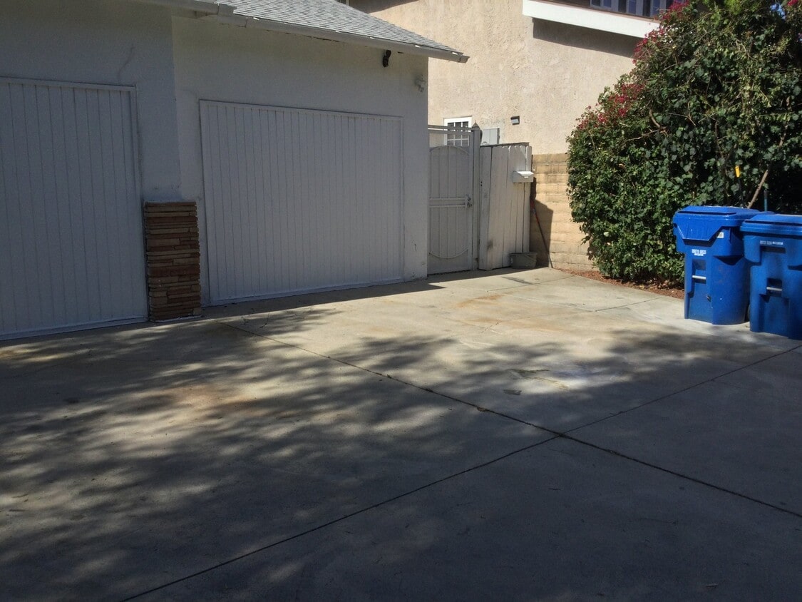 Photo - 20957 Community St (Los Angeles, CA)