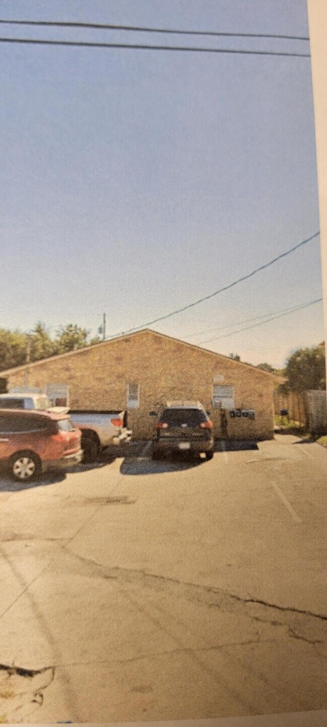 Building Photo - 1165 W 28th St