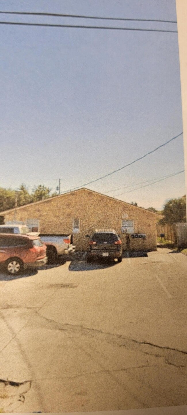 Building Photo - 1165 W 28th St