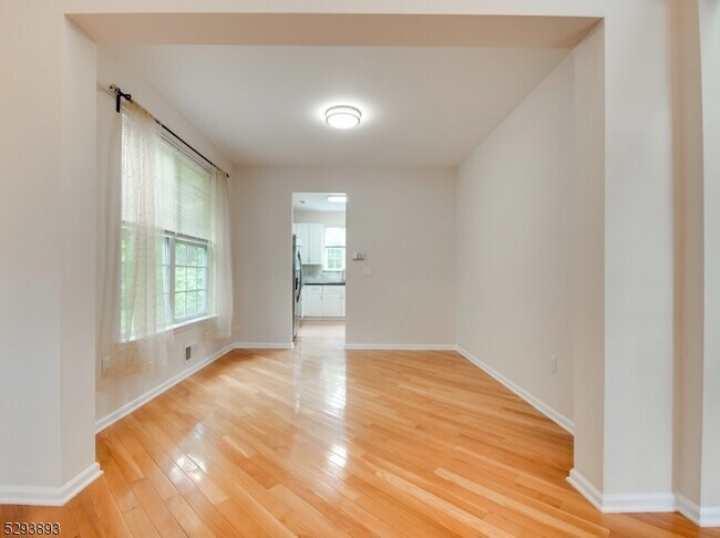 Foto del edificio - 97 Winding Hill Dr