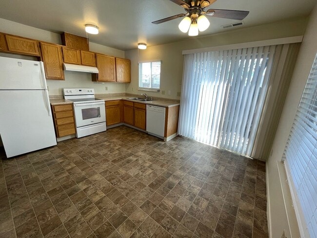 Building Photo - 3905 Pheasant Dr