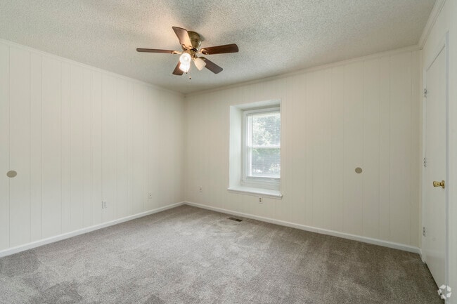 309-D - 2 habitaciones, 1.5 baños - 950 pies cuadrados - Dormitorio - Timbercrest Townhomes