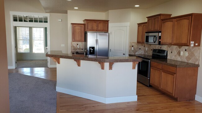 Foto del edificio - 638 W Cedar Pointe Way