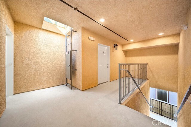 Foto del edificio - 5639 Huntington Dr