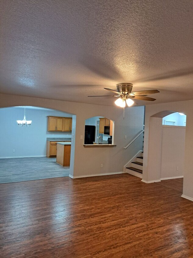 Foto del edificio - Newly Renovated Two-Story San Antonio Rent...