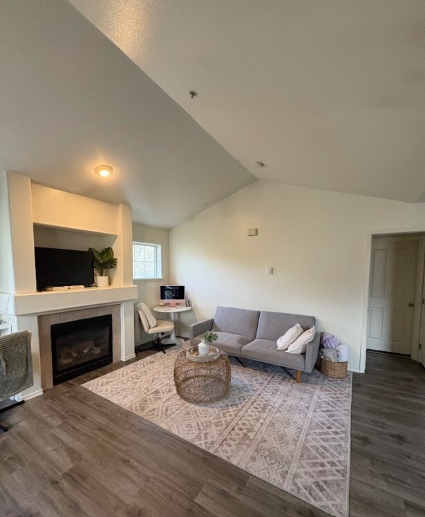 Vaulted Ceiling - 1787 Kennedy Pl