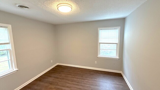 Foto del edificio - 1640 Russwood Rd