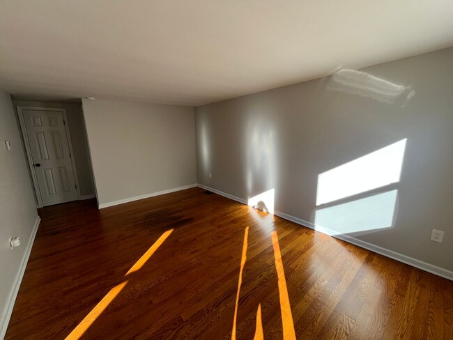 Foto del edificio - **REMODELED 2-BEDROOM HOME w/ CARPORT IN B...