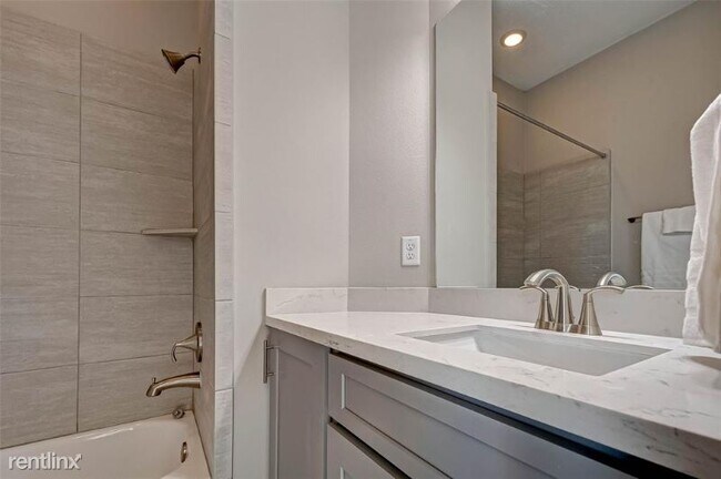 Building Photo - 2207 Holman St