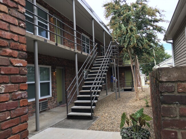 Foto del edificio - 2223 Laurel Ave