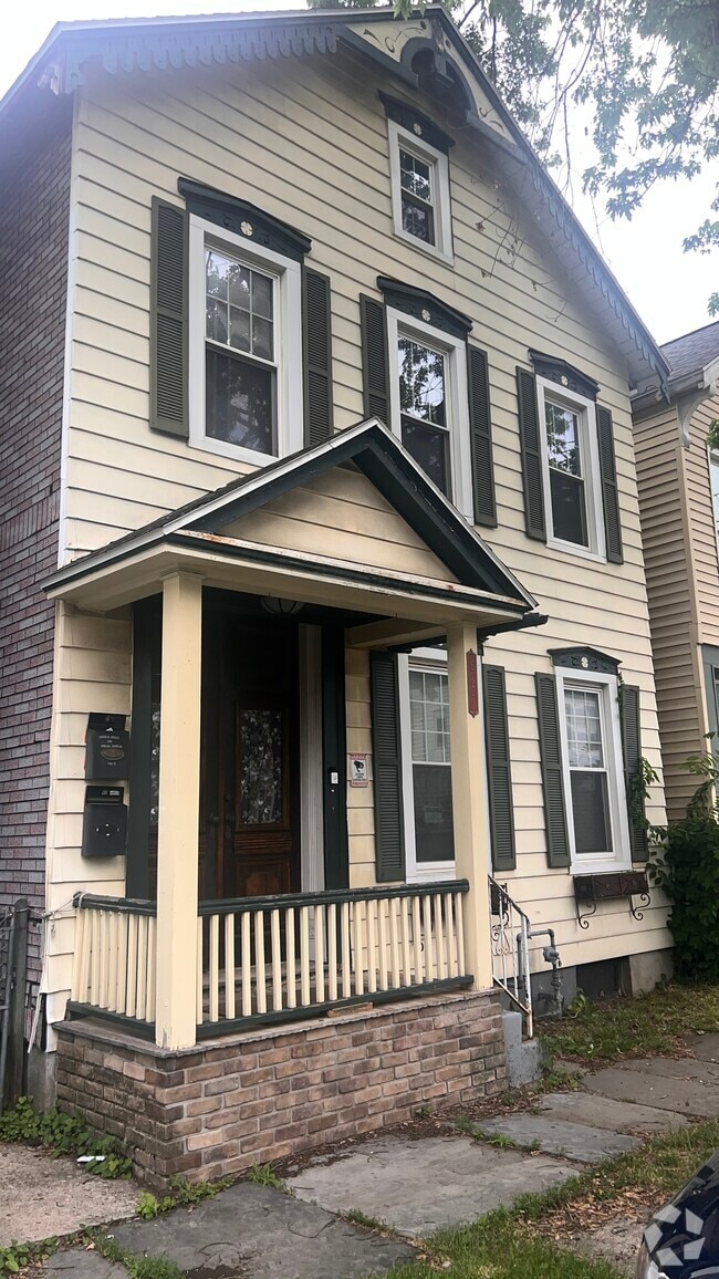 Building Photo - 627 4th Ave